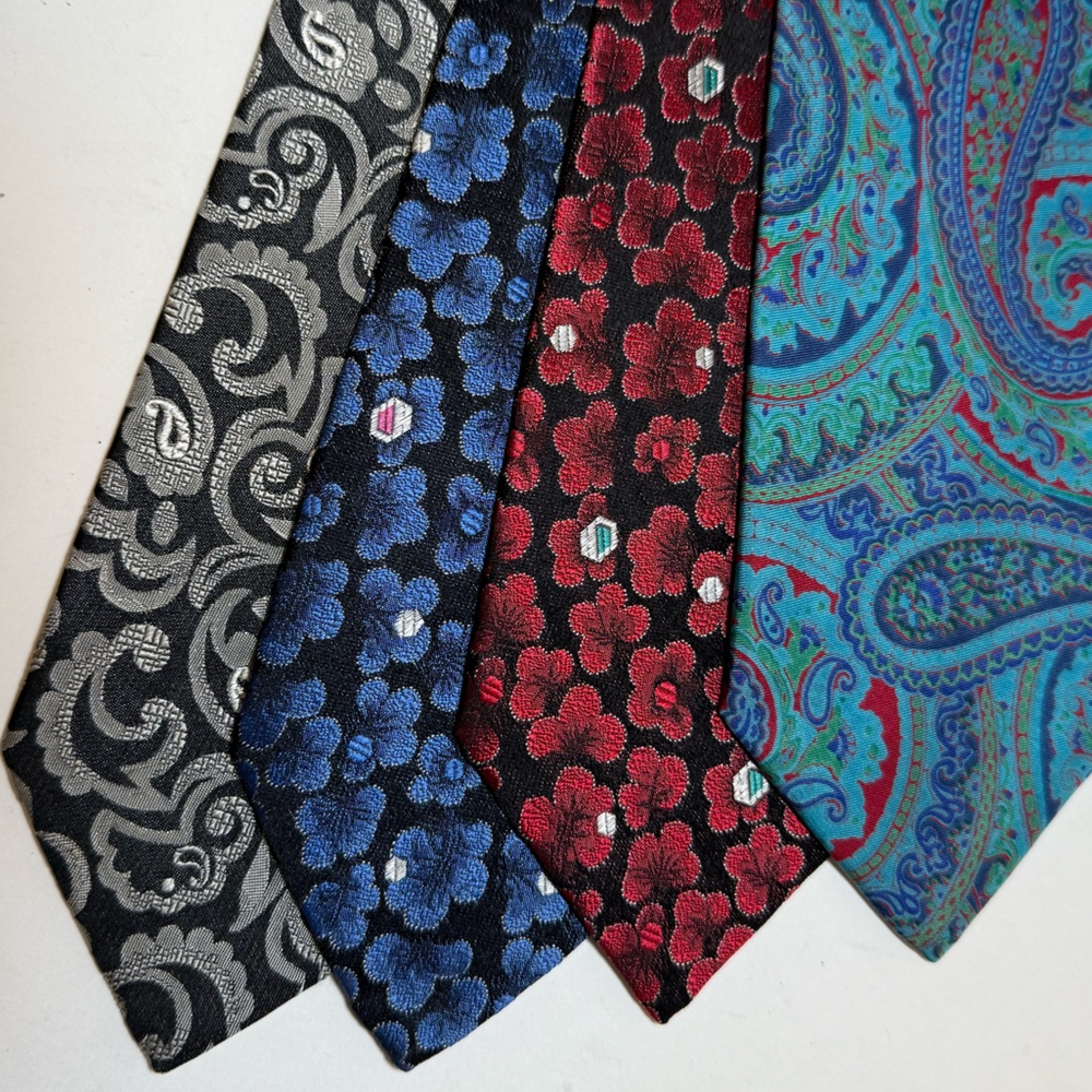 Vintage FENDI Silk Neckties Ties Lot Of 4 Blue Paisley Red Gray Black - Picture 5 of 7